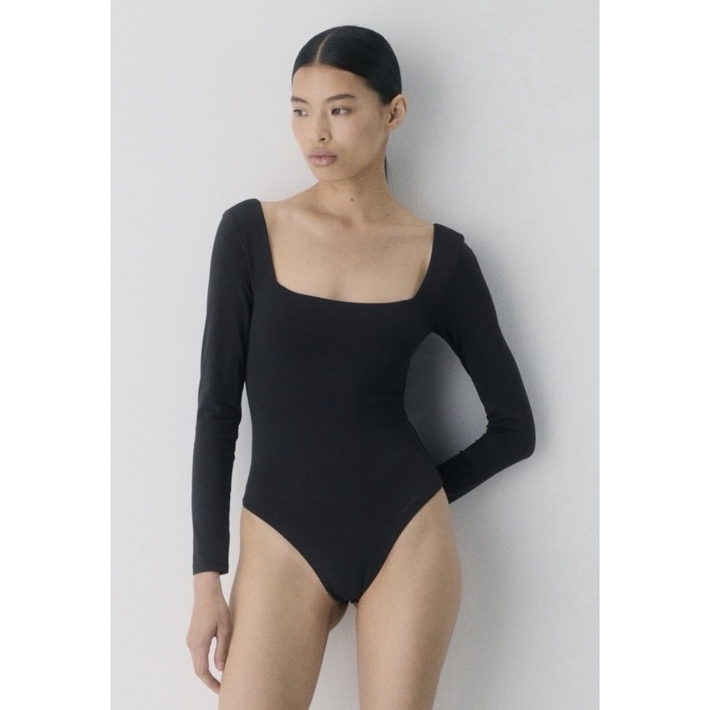 Aritzia Babaton Square Neck Long Sleeve Bodysuit Size Small Black Minimalist